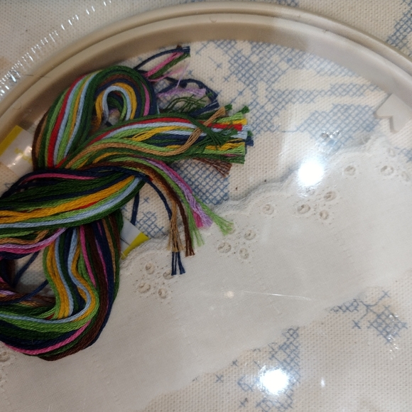 DESIGNS FOR THE NEEDLE STAMPED Cross Stitch Kit 7" HOOP FRIENDS Panda Bear #3701 - Picture 8 of 11